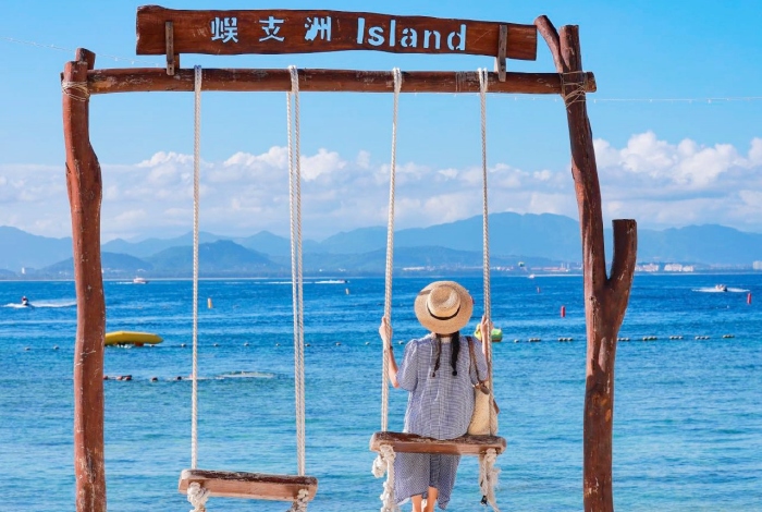 海南旅游之吃住行娱购完全攻略：想和家人去三亚旅游，大概5天左右，自由行还是跟团游好？大概多少钱？有哪